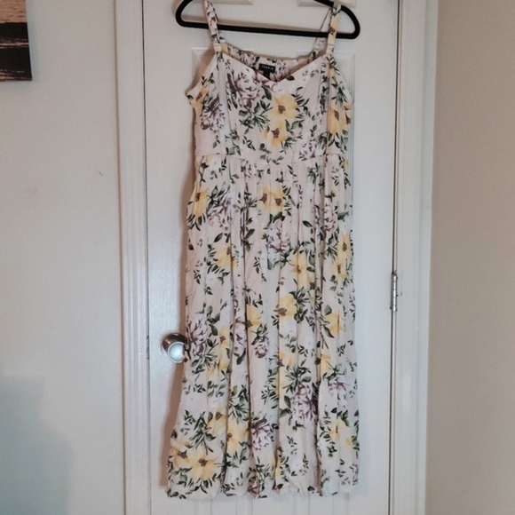 torrid Dresses & Skirts - TORRID Ivory Floral Challis women's Midi Dress Size 1 US 14-16 NWT